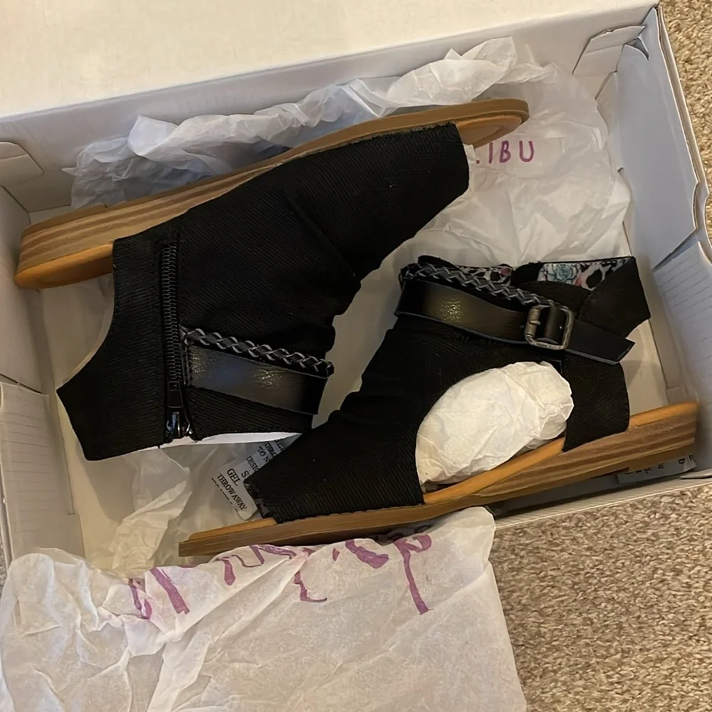 NWB Women's Canvas black Sandals - Picture 4 of 8